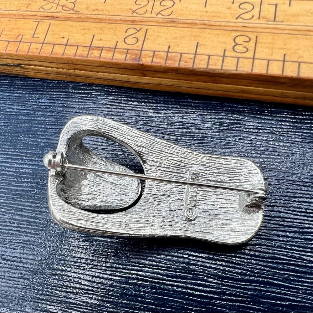 Vintage SARAH COVENTRY split trick silver tone brooch pin eyeglass holder